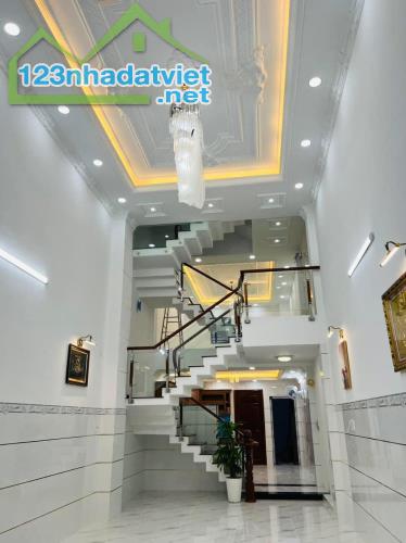 Nhà đẹp ngay bến xe Quận 8, đường Tạ Quang Bửu, 5 tầng mới đẹp chỉ 8 tỷ nhỉnh - 1