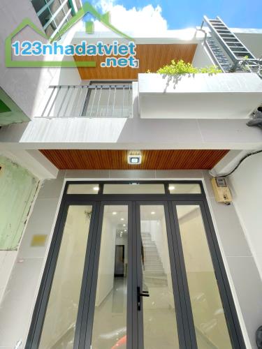 Nhà mới 2 tầng đường Hưng Phú P9Q8. Giá 3,35 tỷ bớt lộc