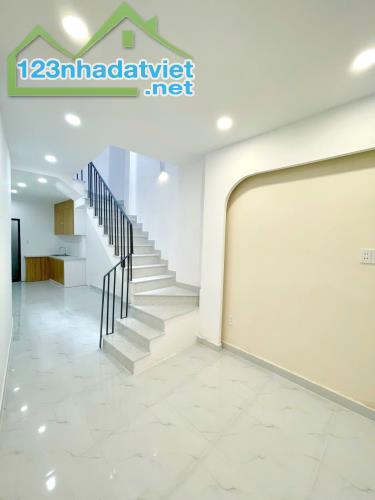 Nhà mới 2 tầng đường Hưng Phú P9Q8. Giá 3,35 tỷ bớt lộc - 1