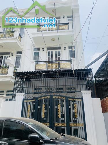 Bán nhà Hà Huy Giáp, Q12, xe hơi tới cửa, 71m2, 4 tầng, 4PN, chỉ 5.2 tỷ.