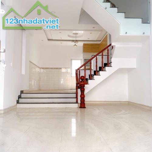 Bán nhà Hà Huy Giáp, Q12, xe hơi tới cửa, 71m2, 4 tầng, 4PN, chỉ 5.2 tỷ. - 1