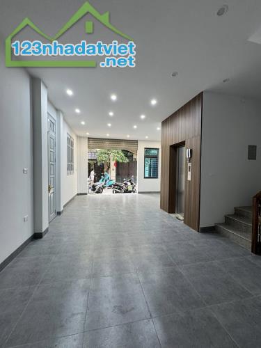 BÁN NHÀ KIM GIANG - LÔ GÓC - 7 TẦNG THANG MÁY- Ô TÔ TRÁNH- 55m² x 7 T - 2
