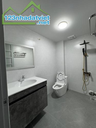 BÁN NHÀ KIM GIANG - LÔ GÓC - 7 TẦNG THANG MÁY- Ô TÔ TRÁNH- 55m² x 7 T - 5