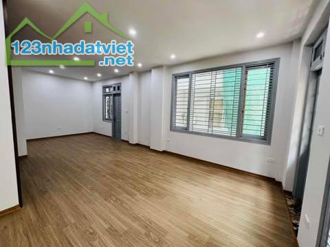 CHỈ VÀI BƯỚC RA PHỐ – NHÀ 7 TẦNG MẶT TIỀN KHỦNG – GIÁ LOANH QUANH 20 TỶ - 2