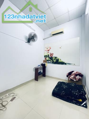 NHÀ ĐÚC THẬT 2 TẦNG NGAY HƯƠNG LỘ 3 SÁT KÊNH 19/5 -XE HƠI ĐỖ CỬA -64M2(4x16). CHỈ 5 TỶ XÍU - 4
