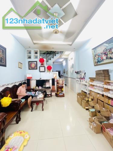 NHÀ ĐÚC THẬT 2 TẦNG NGAY HƯƠNG LỘ 3 SÁT KÊNH 19/5 -XE HƠI ĐỖ CỬA -64M2(4x16). CHỈ 5 TỶ XÍU - 1