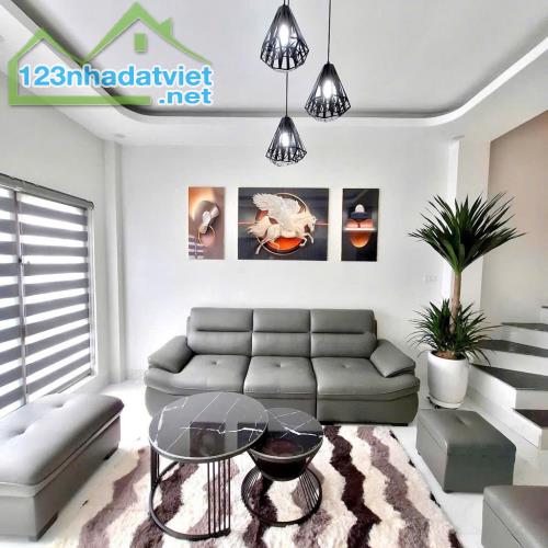 TUYỆT PHẨM PHỐ ĐÀM QUANG TRUNG LONG BIÊN - FULL NỘI THẤT /THANG MÁY, Ô TÔ 7 CHỖ - 3