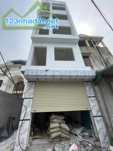 Bán Nhà đẹp bát khối DT 35M, MT 4M,ngõ thông,ô tô đỗ cửa. Nhỉnh 6 Tỷ + VỊ trí: Nhà nằm tại - 4