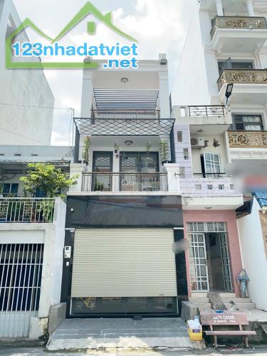 Nhà mặt tiền khu Bình Phú 1 Q6, gần 100m2 ngang 4.2 SHR vuông đep, giá đầu tư 12.8 tỷ TL
