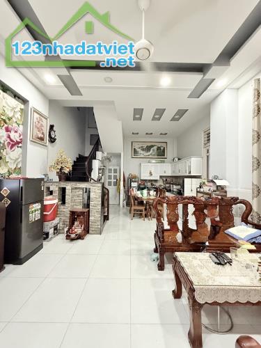 🔥🔥Nhà 2 Tầng Thạnh Lộc 15,Q12.110m2(5.7x19) 5.1tỷ🔥🔥