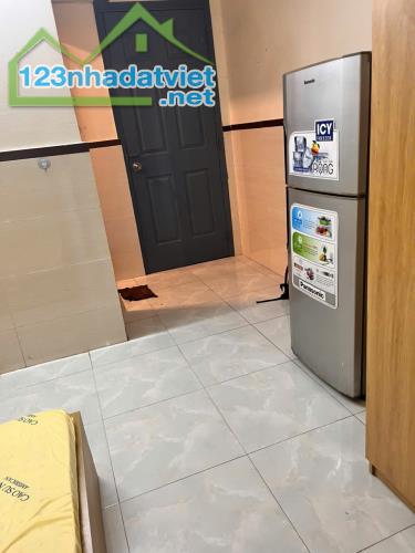 Bên mình còn 1 phòng trống ở  740/5 Sư Vạn Hạnh, phường 12, quận 10