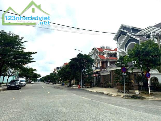 Biệt Thự Góc (14x22) 2 MT có vỉa hè KDC Hà Đô, Đường 16m Lê Thị Riêng, Thới An, Q12