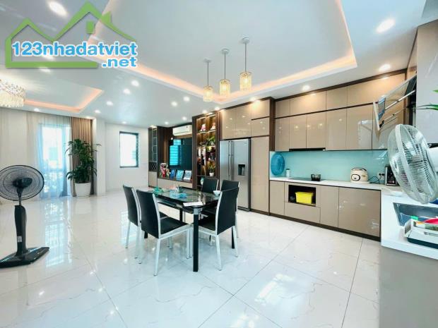 Bán tòa nhà Văn Quán, Hà Đông 95m2, 6T, MT5m, thang máy, ô tô tránh, 2.x tỷ - 3