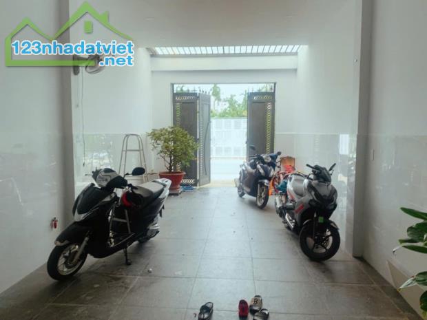 Bán nhà mặt tiền vừa ở vừa buôn bán nhỏ Thạnh Lộc 31 Quận 12