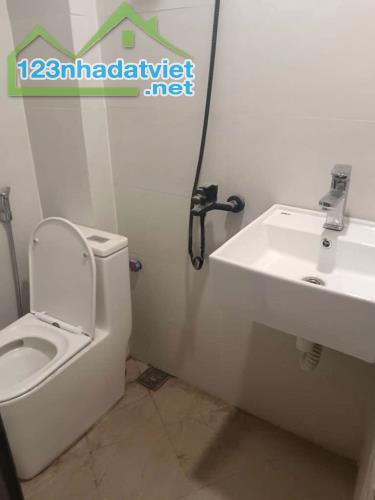 Cho thuê nhà ngõ 124 Vĩnh Hưng, 5 tầng x 20m2, 3 ngủ, 10.5tr - 4