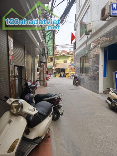 NHÀ ĐẸP XÂY MỚI - THANG MÁY - OTO 7 CHỖ VÀO NHÀ- CÁCH MẶT NGÕ 10M. - KINH DOANH SẦM UẤT -