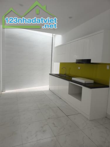 NHÀ ĐẸP XÂY MỚI - THANG MÁY - OTO 7 CHỖ VÀO NHÀ- CÁCH MẶT NGÕ 10M. - KINH DOANH SẦM UẤT - - 4