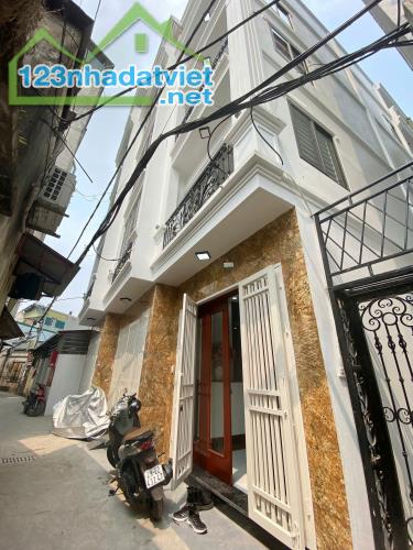 Cho thuê nhà Lô góc + mới ngõ 143 Nguyễn Chính 5 tầng x 33m2, 4 ngủ, 15 Triệu (có thương