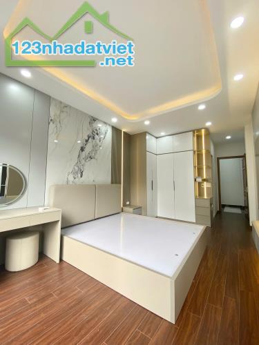Cho thuê nhà Lô góc + mới ngõ 143 Nguyễn Chính 5 tầng x 33m2, 4 ngủ, 15 Triệu (có thương - 3