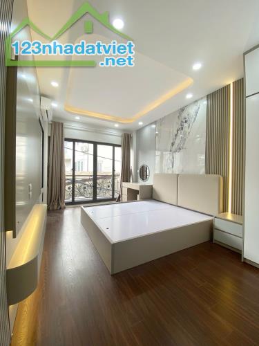 Cho thuê nhà Lô góc + mới ngõ 143 Nguyễn Chính 5 tầng x 33m2, 4 ngủ, 15 Triệu (có thương - 4