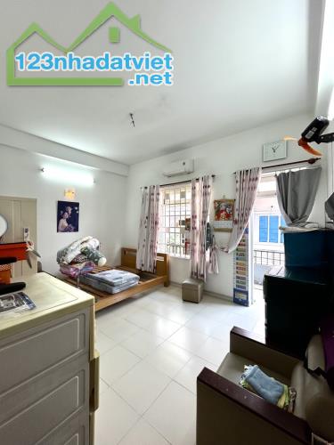 BÁN NHÀ NGANG RỘNG 5.2M x 11M x 4 LẦU ,Đ.HUỲNH TẤN PHÁT ,QUẬN 7