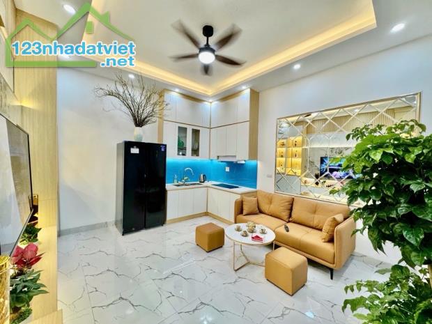 BÁN NHÀ DÂN XÂY PHỐ HOÀNG MAI-3 TẦNG-39M2 -MT 4 M GIÁ CHỈ 5,6 TỶ - 3