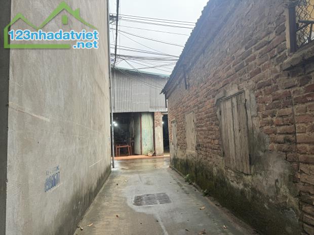 Diện tích: 60 m2. mặt tiền 5 m đường trước đất 3 m ngõ thông các ngả 
- Giá: 1,45 tỷ - 2