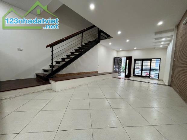 Cho thuê nhà MỚI ĐẸP KĐT Văn Quán 80m x 4 tầng 23 triệu 0903409888