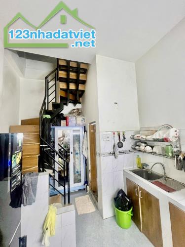 .5 TỶ NHÀ QUẬN 5 - HẺM LỚN THÔNG SANG TRẦN BÌNH TRỌNG - 32M2 ĐÚC BTCT 3 TẦNG ĐẸP