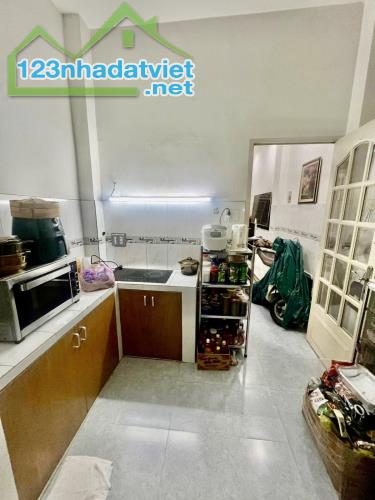 .5 TỶ NHÀ QUẬN 5 - HẺM LỚN THÔNG SANG TRẦN BÌNH TRỌNG - 32M2 ĐÚC BTCT 3 TẦNG ĐẸP - 2
