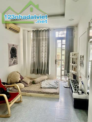 .5 TỶ NHÀ QUẬN 5 - HẺM LỚN THÔNG SANG TRẦN BÌNH TRỌNG - 32M2 ĐÚC BTCT 3 TẦNG ĐẸP - 3