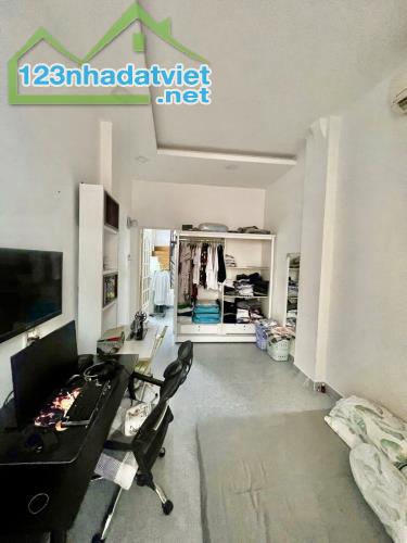 .5 TỶ NHÀ QUẬN 5 - HẺM LỚN THÔNG SANG TRẦN BÌNH TRỌNG - 32M2 ĐÚC BTCT 3 TẦNG ĐẸP - 4