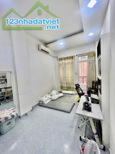 .5 TỶ NHÀ QUẬN 5 - HẺM LỚN THÔNG SANG TRẦN BÌNH TRỌNG - 32M2 ĐÚC BTCT 3 TẦNG ĐẸP - 5