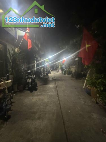 Bán Gấp nhà Đất Mới gần chợ Lê Văn Quới hẻm 5m 52m2,2 Tầng 4 tỷ 1 - 3