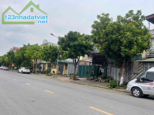 Đất đẹp đường 22m giá đầu tư kinh doanh tốt Phúc Lợi Long Biên DT 92m2 . Giá 195 triệu/m2