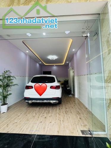 Bán nhà mặt phố Minh Phụng, Q.11, 106m², 14..x tỷ, sổ hồng 
急售：140亿-明凤街106㎡-3层-11区-红本 - 1
