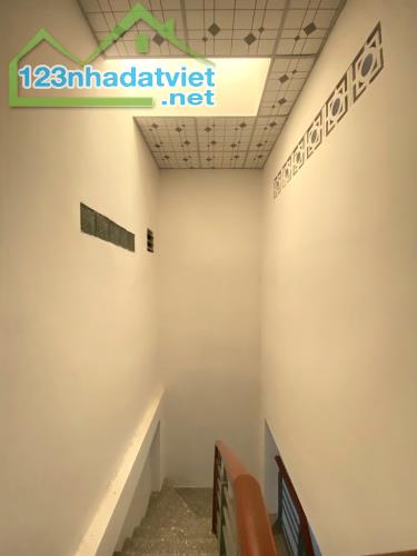 BÁN NHÀ CẠNH TÊN LỬA BÌNH TÂN - HẺM XE HƠI THÔNG - 110M - NGANG 5M - NHỈNH 5 TỶ - 2