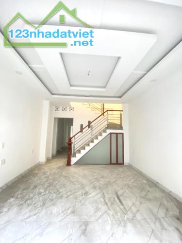BÁN NHÀ CẠNH TÊN LỬA BÌNH TÂN - HẺM XE HƠI THÔNG - 110M - NGANG 5M - NHỈNH 5 TỶ