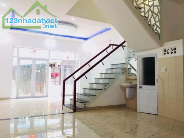 ♣ Nhà Kiệt hơn 3m Hoàng Diệu, 66m2, ngang 5.4m, vuông, 3 tầng cứng sạch, 3.xx tỷ - 1