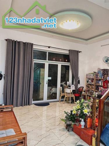 ♣ Nhà Kiệt hơn 3m Hoàng Diệu, 66m2, ngang 5.4m, vuông, 3 tầng cứng sạch, 3.xx tỷ - 2