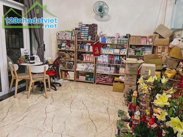 ♣ Nhà Kiệt hơn 3m Hoàng Diệu, 66m2, ngang 5.4m, vuông, 3 tầng cứng sạch, 3.xx tỷ - 4