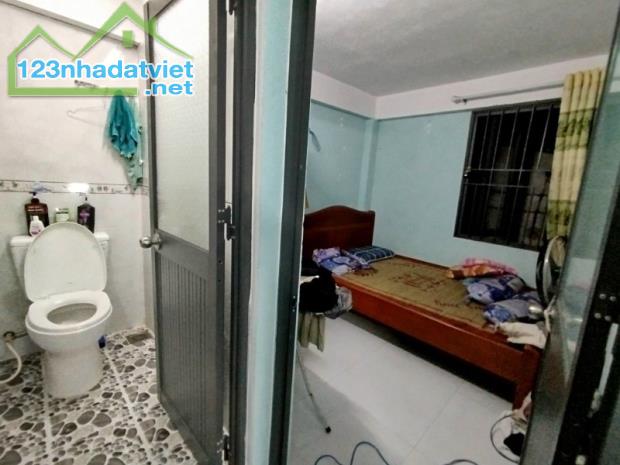 ♥ Nhà Ngay Cầu Rồng Ngô Quyền gần Võ Văn Kiệt 3.5 tầng cứng sạch đẹp, 4PN, 3.1 tỷ - 2