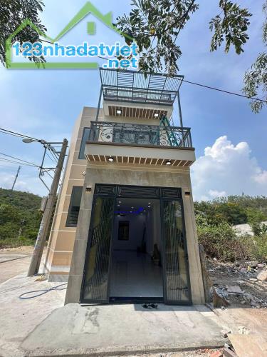 Bán nhà 89,9m2 mới xây TĐC Đất Lành