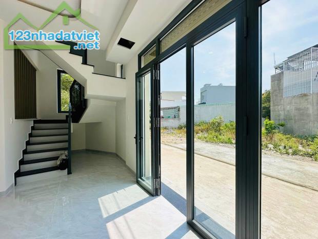 Bán nhà 89,9m2 mới xây TĐC Đất Lành - 2