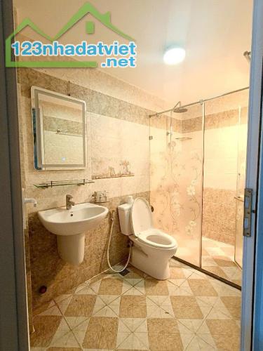 SIÊU PHẨM LẠC LONG QUÂN MỚI CỰC ĐẸP, 2 THOÁNG, DÂN XÂY Ô TÔ GẦN, BÃI XE NGAY NHÀ CHỈ 9.2 - 3