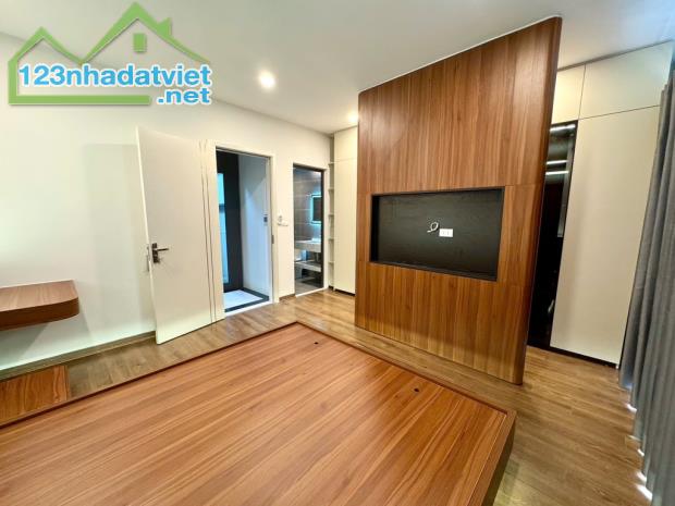 BÁN NHÀ ĐÀM QUANG TRUNG - LONG BIÊN - GARA - THANG MÁY - 35m² - MT 4.7m - Giá 9,3 tỷ - 1