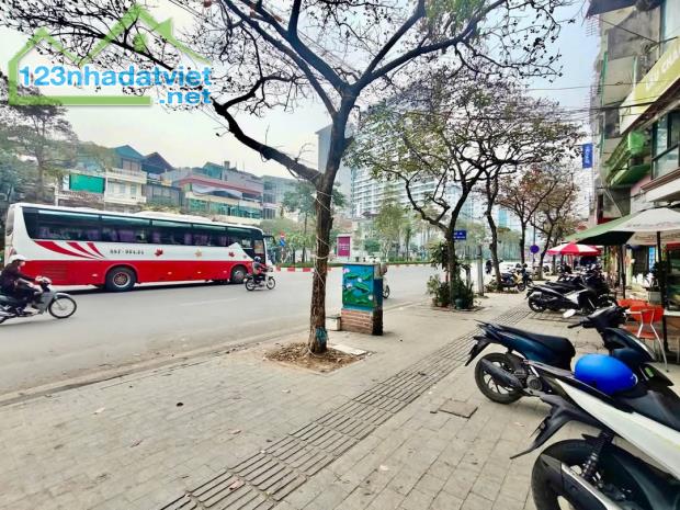 Bán nhà mặt phố Văn Cao, Ba Đình 50m2, 5 tầng, kinh doanh đỉnh, chỉ 36 tỷ.