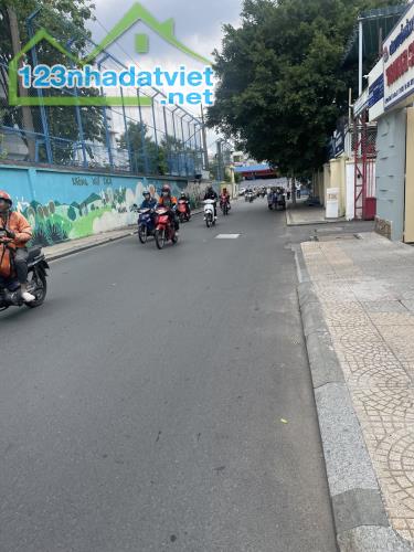 HƠN 8 TỶ NHÀ QUẬN NHẤT -  SAU CĂN MẶT TIỀN - 3 LẦU SÂN THƯỢNG 3PN LỚN - THU NHẬP 35TR/TH - 3