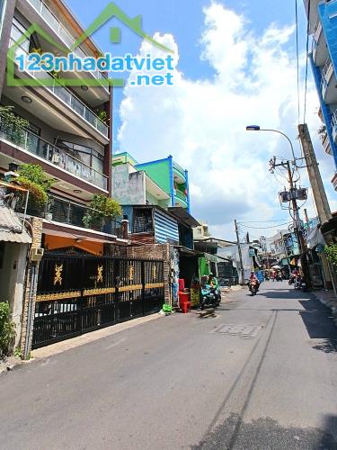 BÁN NHÀ CĂN GÓC SAU CĂN MẶT TIỀN - HXH ĐẬU NHÀ– ĐƯỜNG LÒ SIÊU - Q.11 - 32m² - 4 tỷ tí - 1