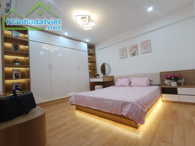 Bán căn hộ tầng 2 tập thể Bách Khoa, Hai Bà Trưng, 70m2, nhà đẹp ngõ ô tô
